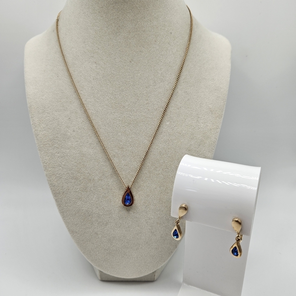 VINTAGE Avon Dainty Blue Rhinestone Teardrop Gold Tone Necklace & Earrings Set